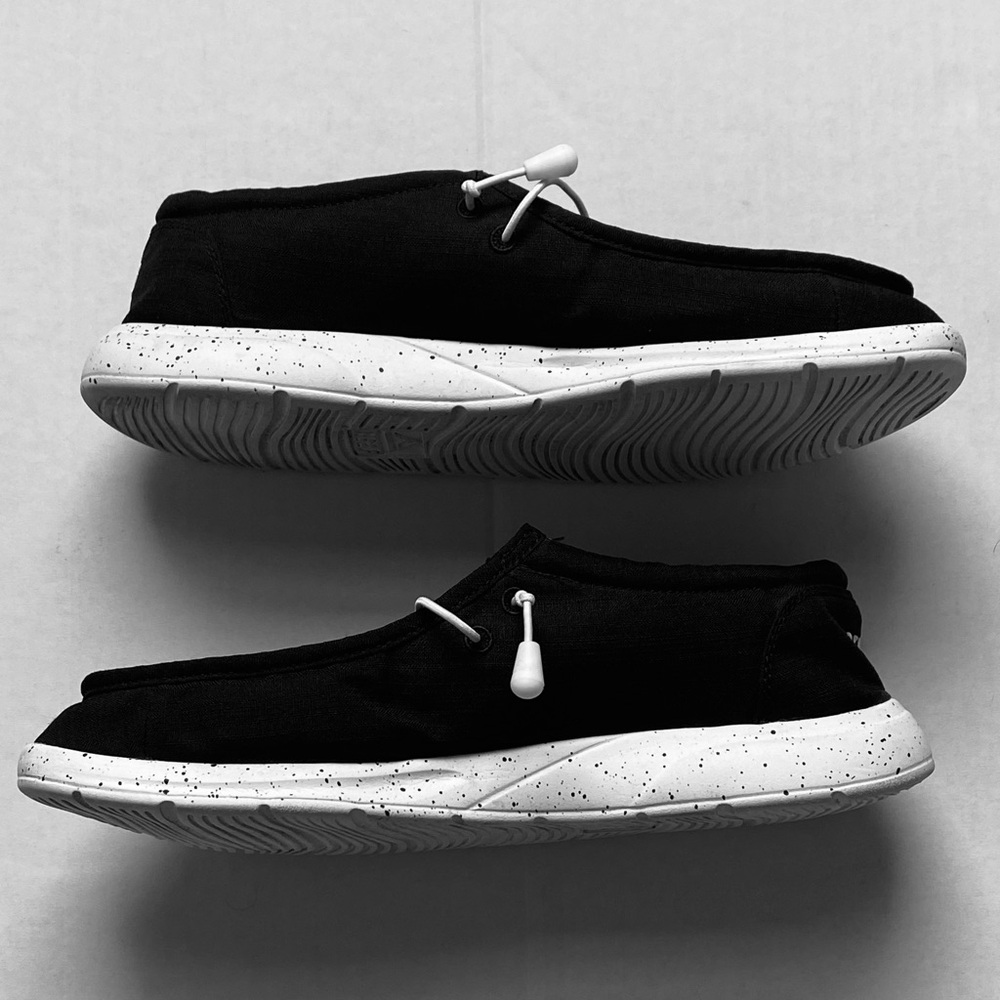REEF Cushion Coast Slip On Shoes In‎ Black & White - Picture 6 of 9